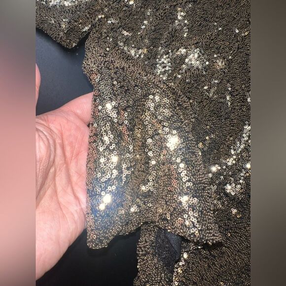 By The Way Gold Sequins Long Sleeve & Shorts V-Neck Romper Holiday Festive - Picture 2 of 7